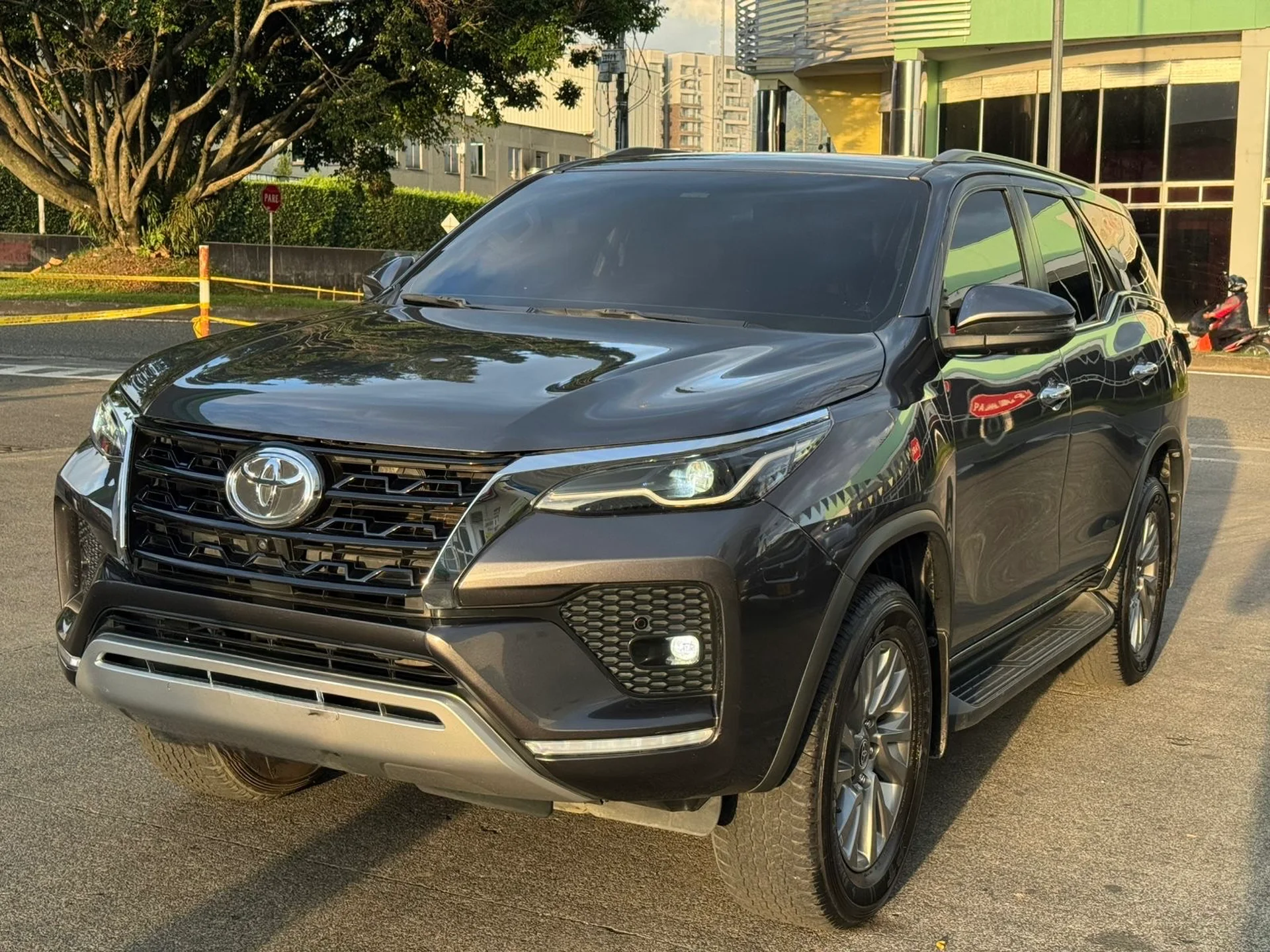 Toyota Fortuner / SRV